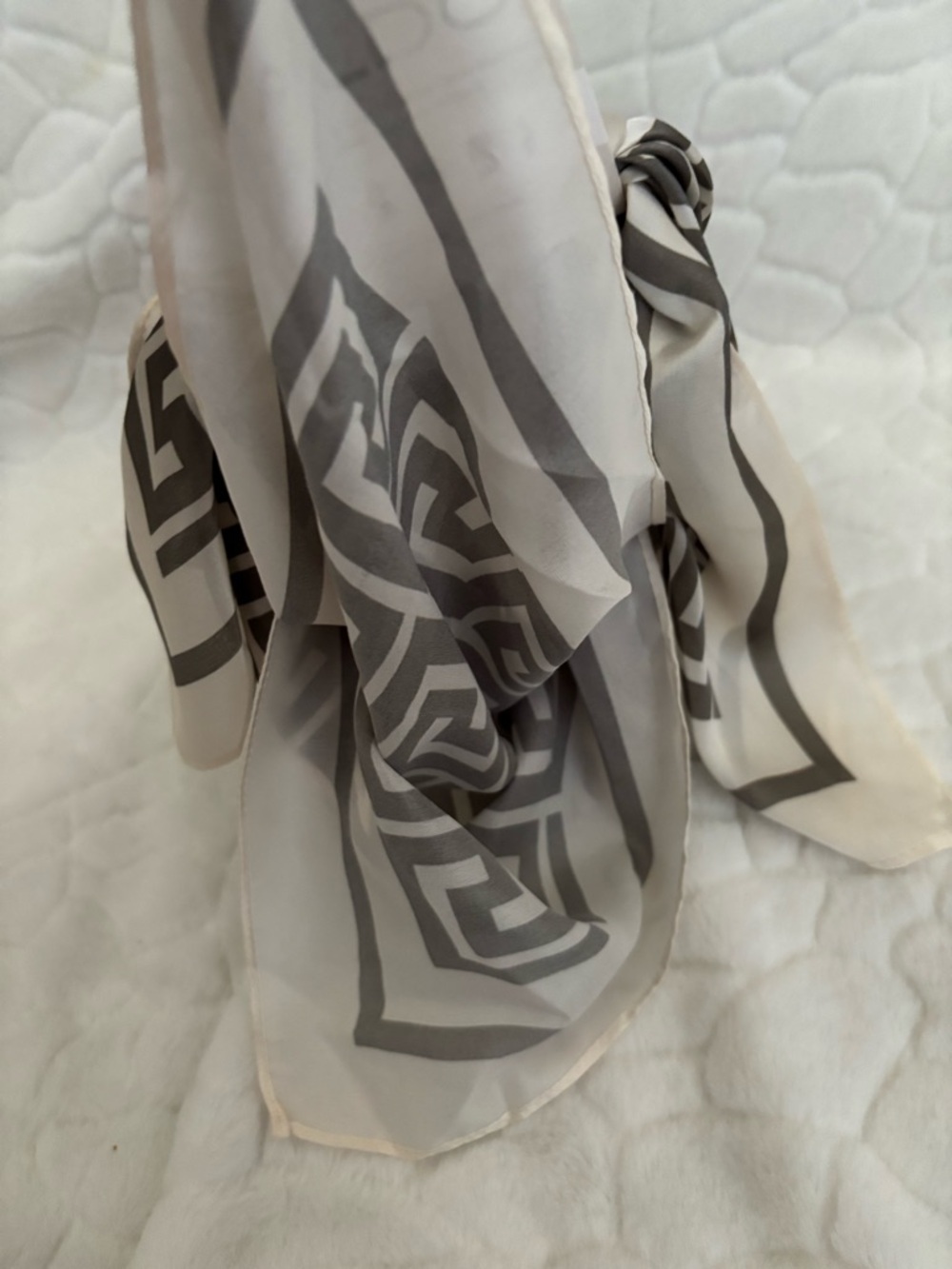 Aldo Multi-Use Square Scarf Geometric - Picture 7 of 9